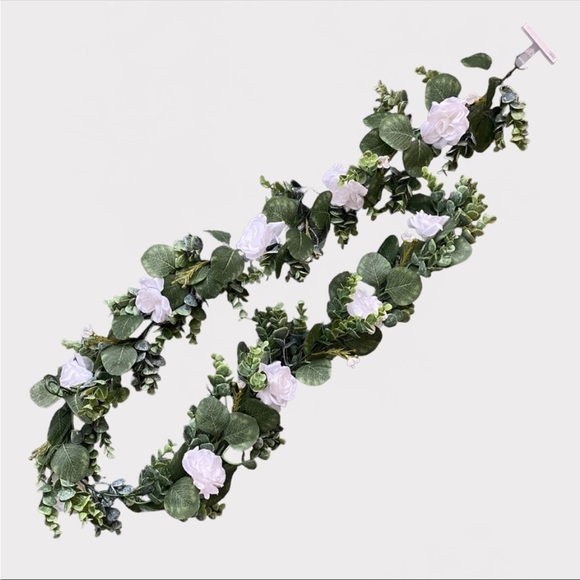 ASHLAND | Spring White Rose Foliage Garland - Picture 2 of 4